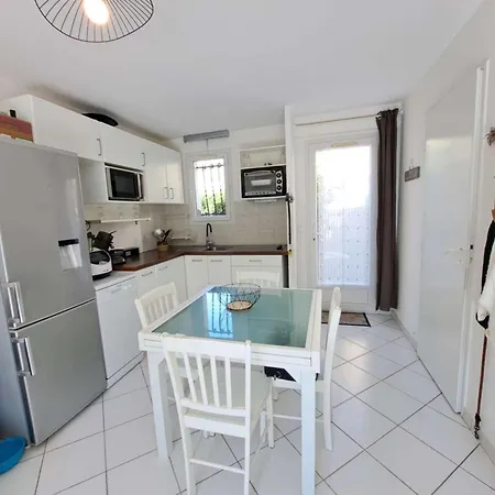 Maison Mitoyenne Climatisee 7 Pers. Avec Piscine Et Parking A Marseillan-plage - Fr-1-326-848